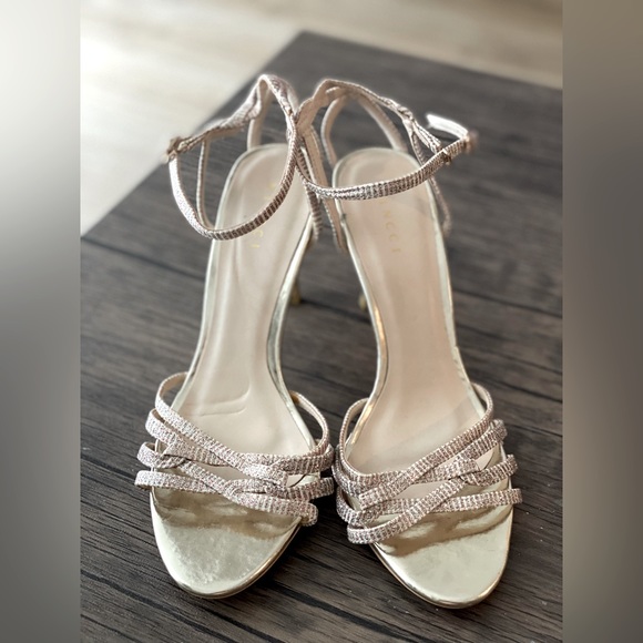 Vince Camuto golden heel - Picture 3 of 3